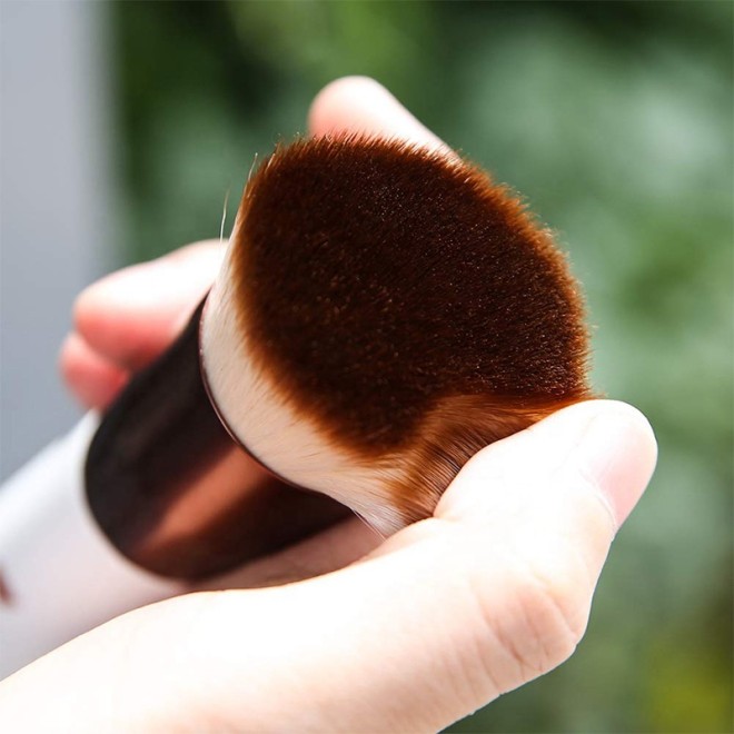 Single Kabuki Foundation Concealer Brush Synthetic Hair Wood Handle Flat Top