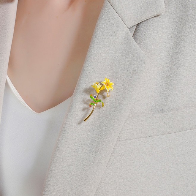 Lily Brooch Pin