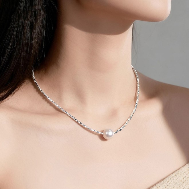 Crushed Silver Pearl Collarbone Necklace